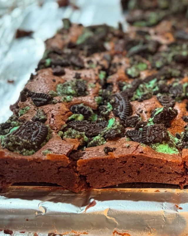 St. Paddy’s Day Mint Brownies! 

These are so fudgy, so minty, so easy to make!! Run don’t walk to the store for your Mint Oreo Cookies to throw in this scratch brownie batter! 

Recipe on my website Sharonmyideas.com or link in my bio 

Happy St. Patrick’s Day all! ☘️

#stpatricksday #stpatricksdaycookies #mint #mintbrownies #brownies #homemadebrownies
