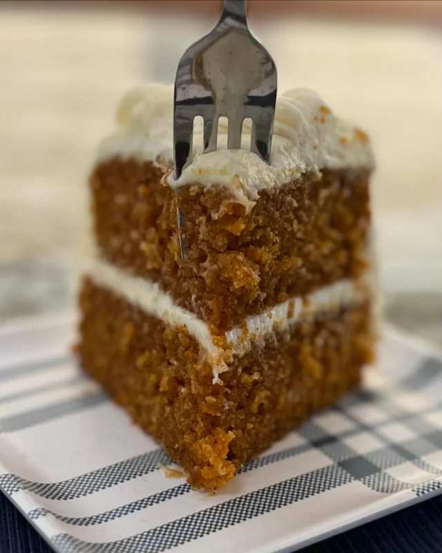 Just in time for 🐰Easter!  The easiest BEST Carrot Cake 🥕EVER! 

This recipe is simple and so so good!  Check it out on my website sharonmyideas.com or at the link in my bio! 

#carrot #carrotcake #easter #creamcheese #creamcheesefrosting